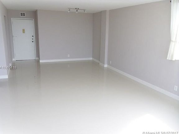 4th image of 2450 NE 135th St APT 812