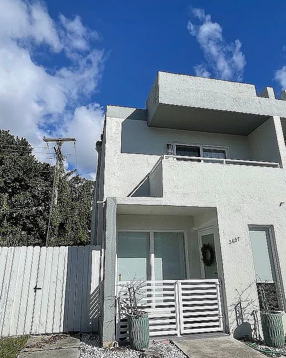 1st image of 3607 SW 17th St