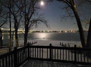 1130 Lakeshore Dr, Menasha, WI 54952