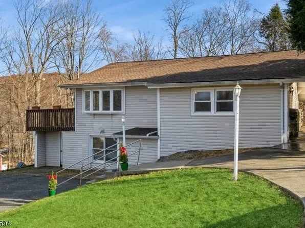 21 Center St, Hopatcong Boro, NJ 07874