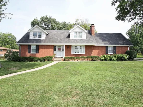 1500 Duval Dr, Godfrey, IL 62035