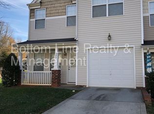 325 Doughton Ln, Charlotte, NC 28217
