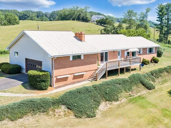 2162 Reed Creek Dr, Draper, VA 24324