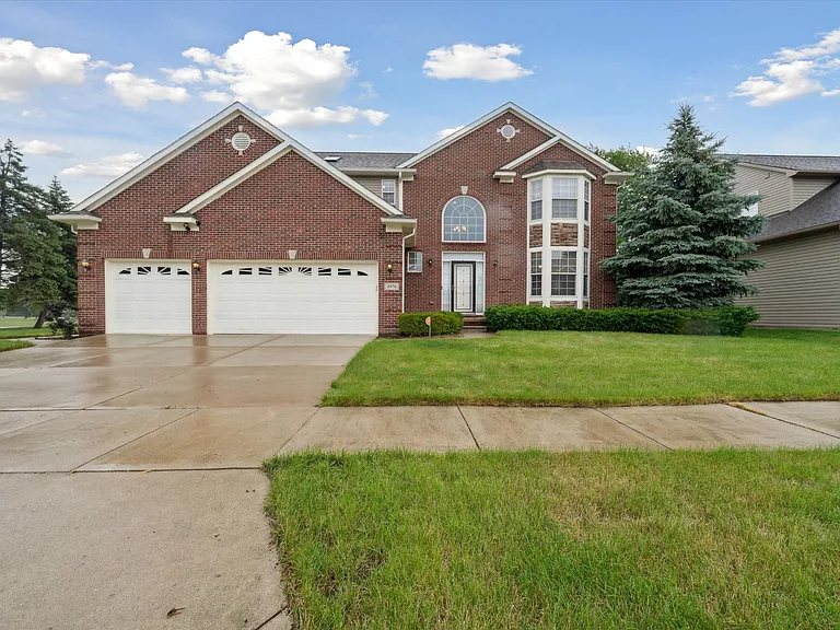 4976 Saddle Brook Ct — Photo 2