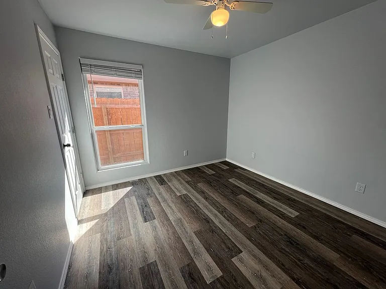 5609 Jarvis St — Photo 18