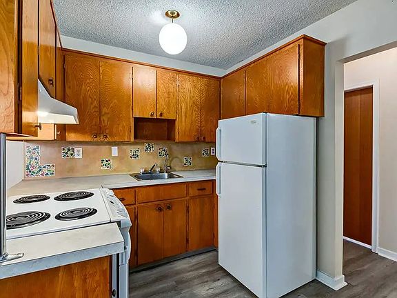 5th image of 2410 15th Ave #7