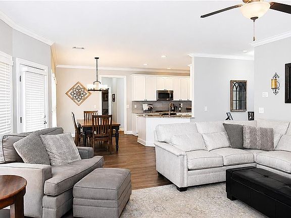 4th image of 1025 Fairview Club Cir