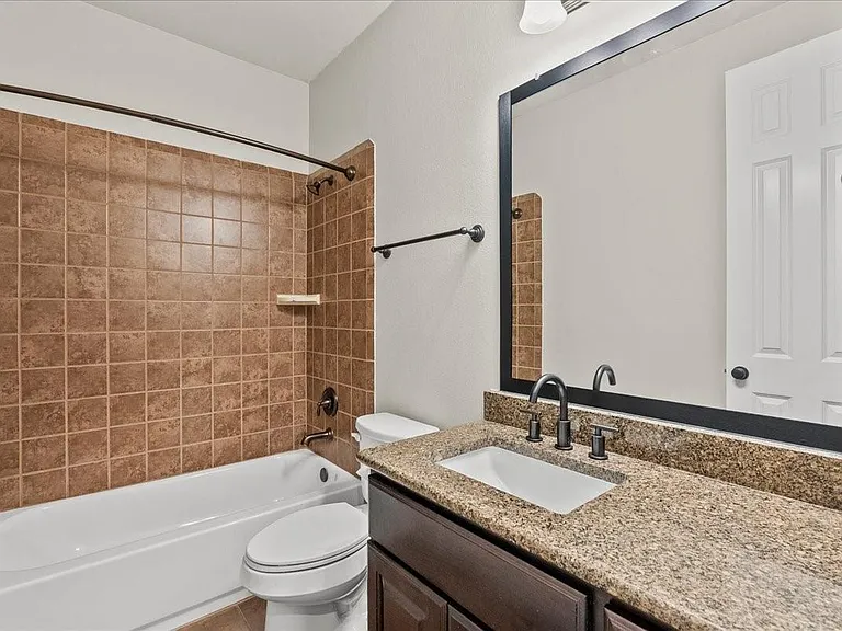 1117 Hancock Springs Ln — Photo 32