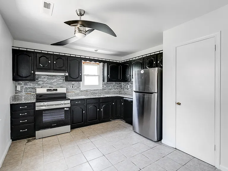 2917 Peabody Ln — Photo 11