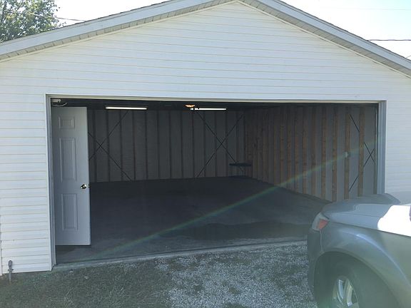 4th image of 913 E Idlewild Dr