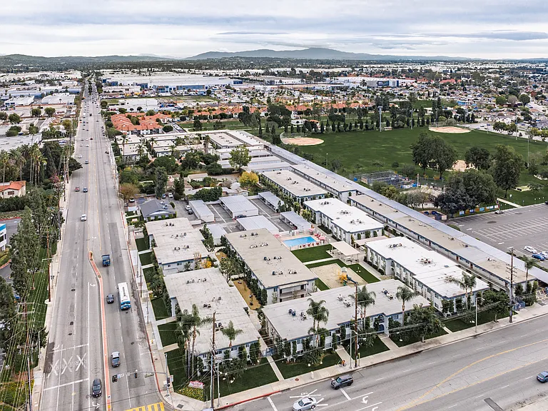 Aerial view, we are steps away from Little Lake Park and Hathaway Park