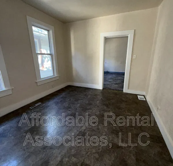 1306 W Scott St — Photo 1