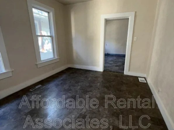 1306 W Scott St, Milwaukee, WI 53204