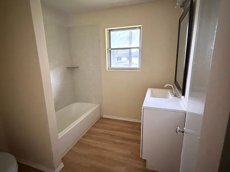 108 E Santa Anna St — Photo 4