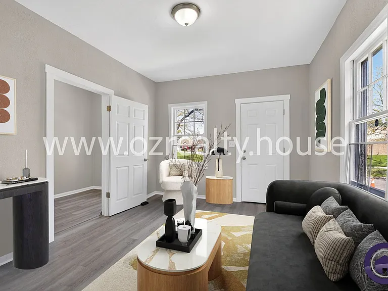 160 Bronson Ave — Photo 2