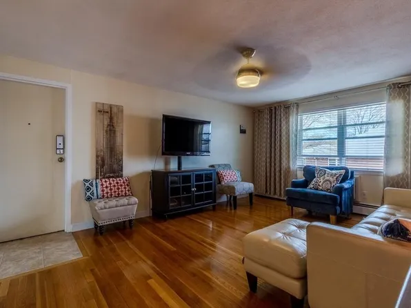 37 Montvale Ave, Woburn, MA