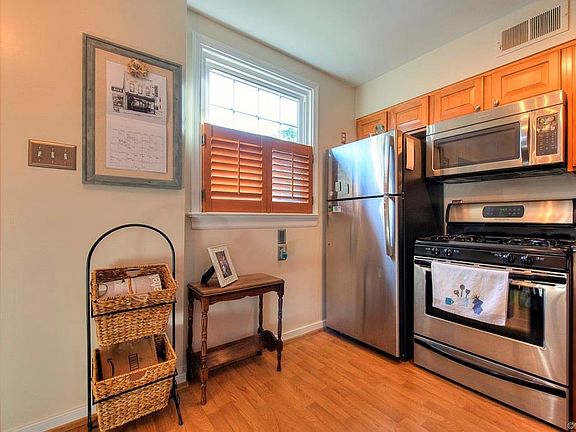 4th image of 405 W Hamilton St #C