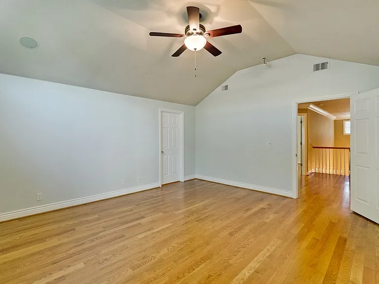 1150 Meredith Ave — Photo 48