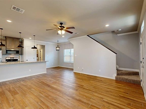 2nd image of 305 Poplar St #C