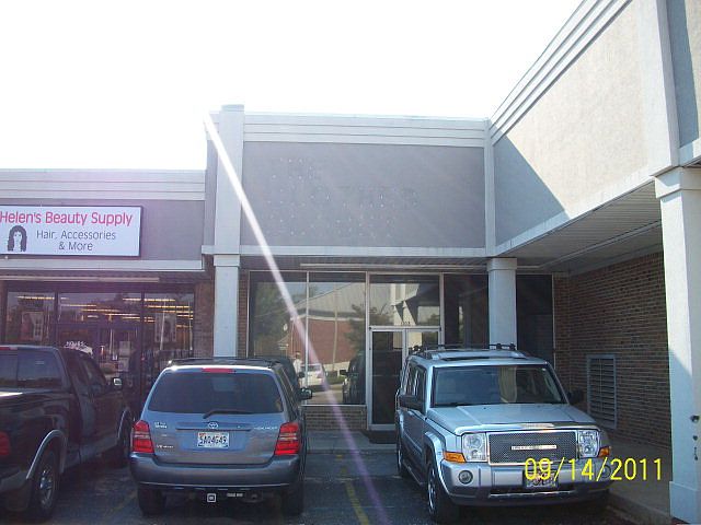 2nd image of 1100 S McKenzie St