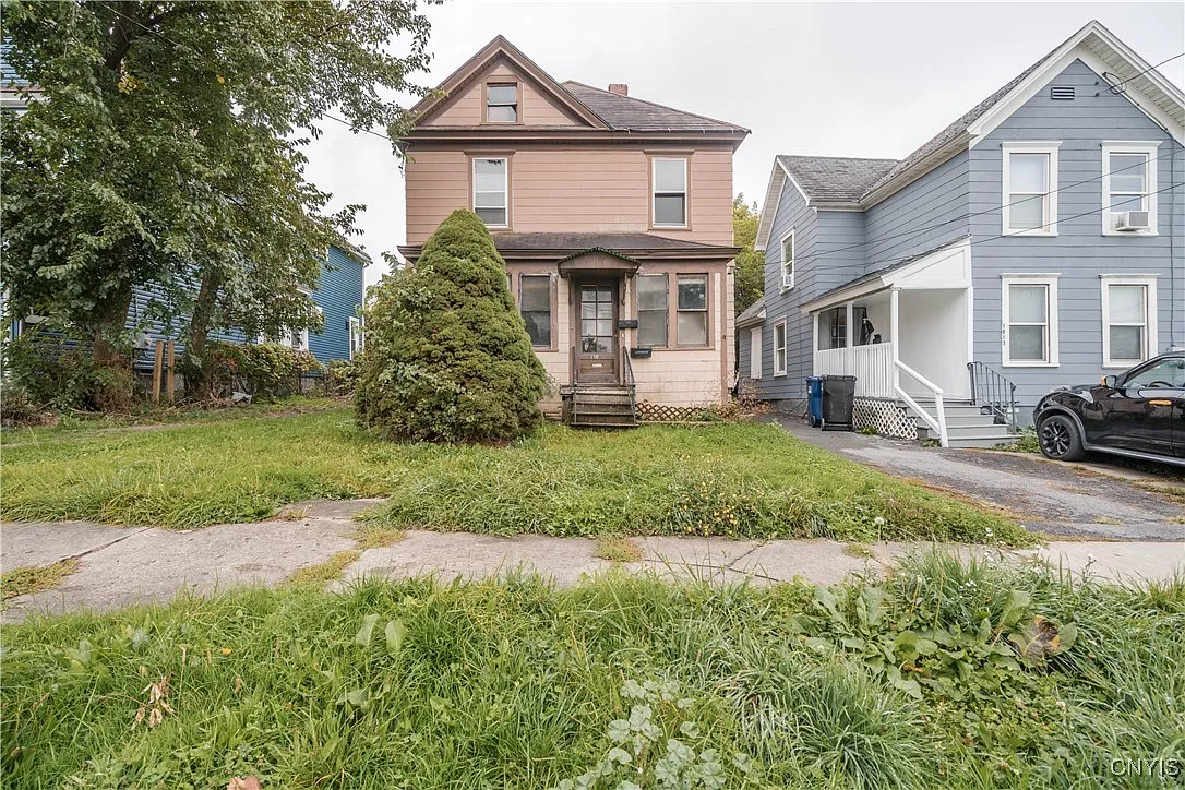 1615 Spring St photo 1