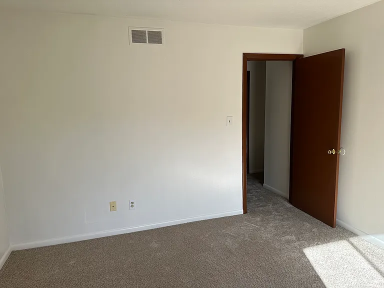658 Loomis Ave — Photo 8