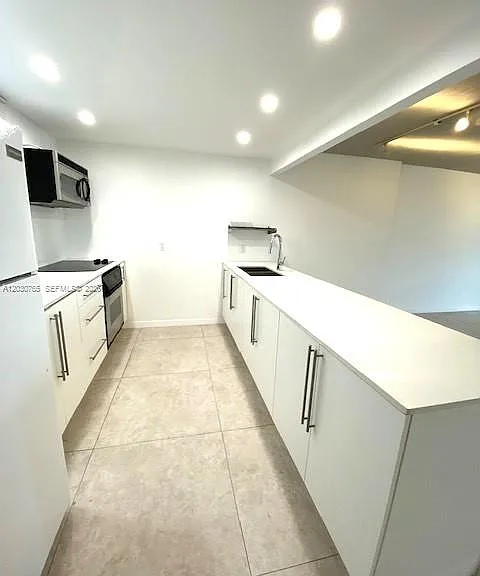 16410 Miami Dr #706 — Photo 4