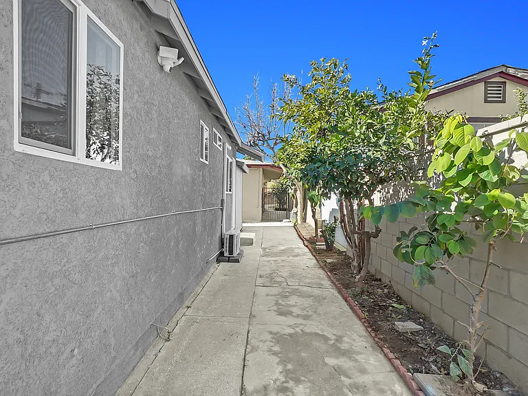 2132 Brawley St — Photo 36
