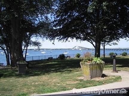 Narragansett Bay
						:
						Two blocks to Battery Park and boat launch