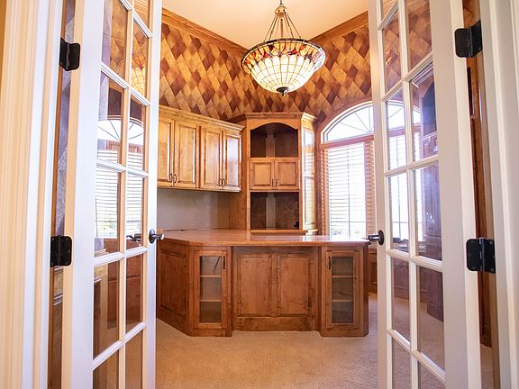 3rd image of 2513 NE Willow Creek Ln