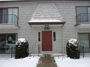 17 High Gate Trl, Fairport, NY 14450