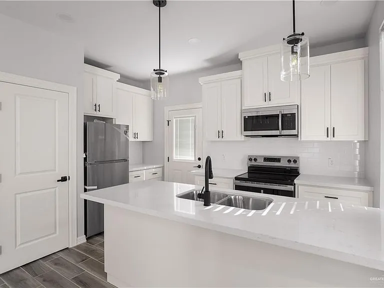 408 N Onyx Ave #3 — Photo 5