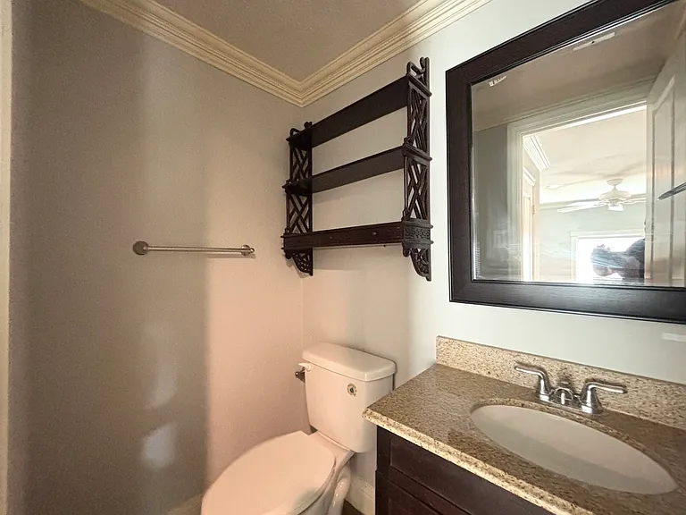 3835 Hawick Ln — Photo 9
