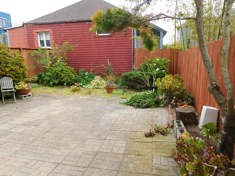 4131 Judah St — Photo 8