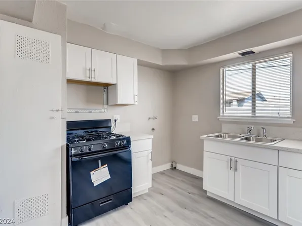 300 George Pl, Las Vegas, NV 89106