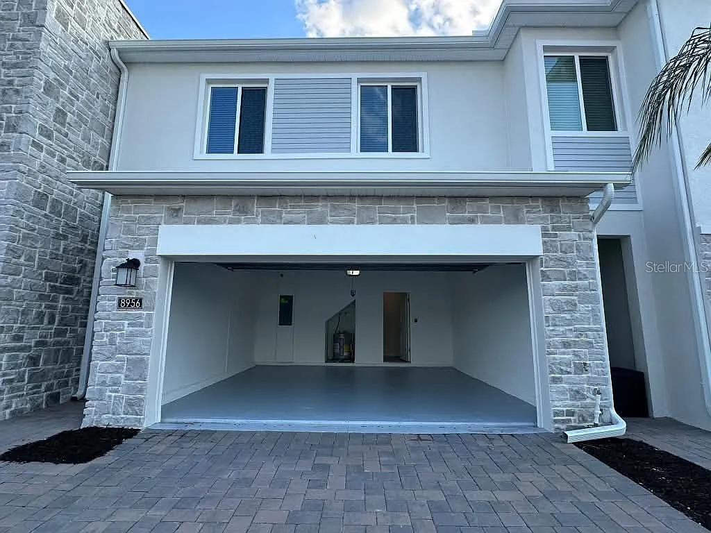 3 bed, 2.5 bath, 1864 sqft, $2,500 — Photo 2