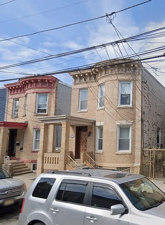 5 bed, 1500 sqft, $3,500 — Photo 1