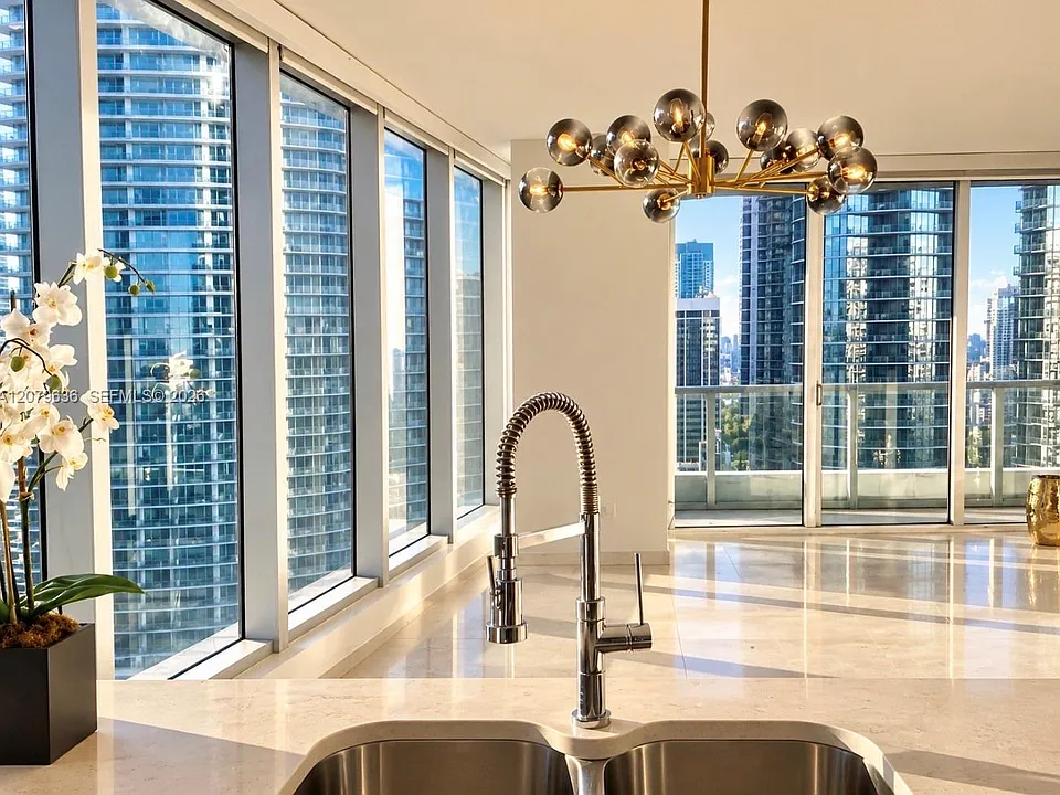 475 Brickell Ave #2915