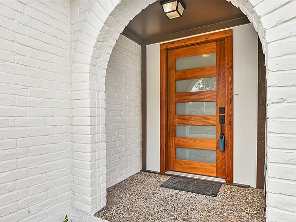 4th image of 3606 Ridgeview Dr