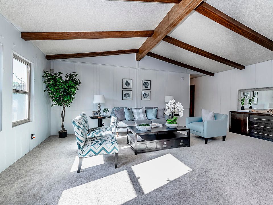 1st image of 107 Poinsettia Gardens Dr