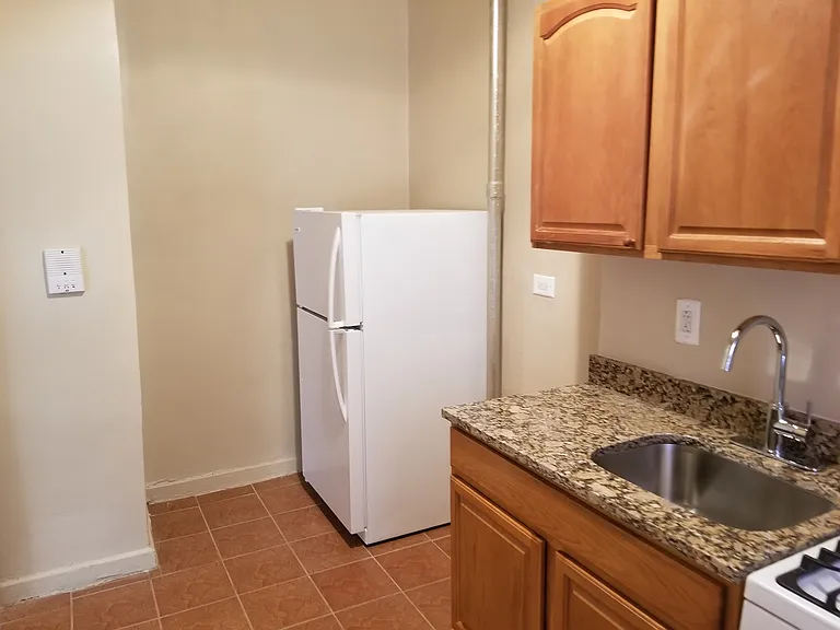 2305 Creston Ave #1D — Photo 4