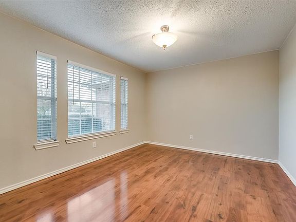 5th image of 1041 Oakbrook Dr