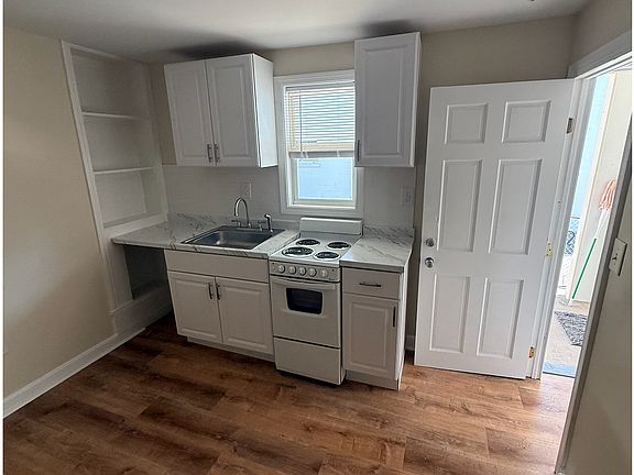 5th image of 586 W Main St