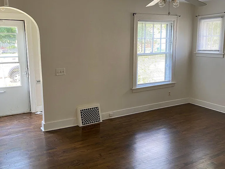 1413 E North St — Photo 8