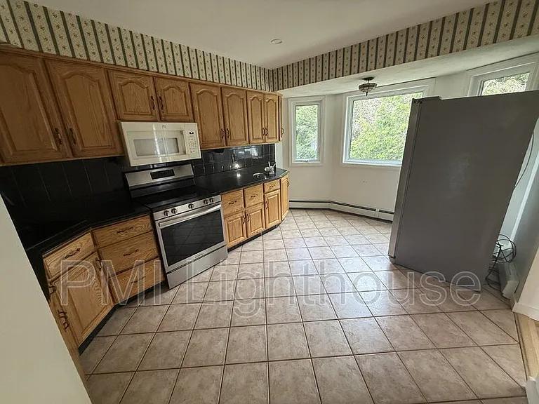 2077 Feuereisen Ave — Photo 8