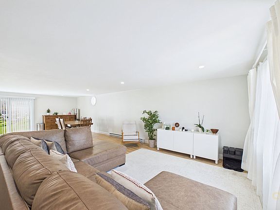 5th image of 57 Stowe St