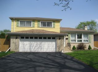 245 Poppy Ln, Bensenville, IL 60106