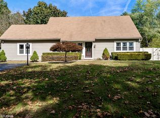 12 Hillside Rd, Manalapan, NJ 07726