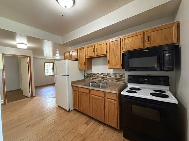 653 Sherman St — Photo 15