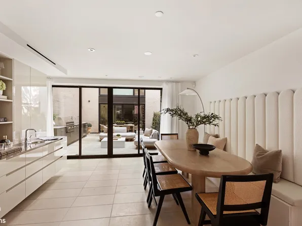 251 East 61st Street image 6 of 35